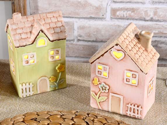 Casetta in ceramica con decori in rilievo e luci LED