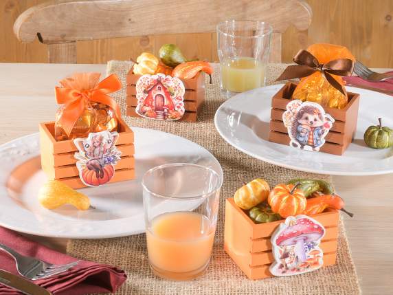 Cestino in legno a staccionata con decori in rilievo