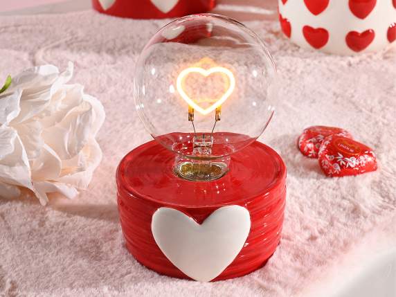 Lampada con LED a cuore su base in ceramica lavorata