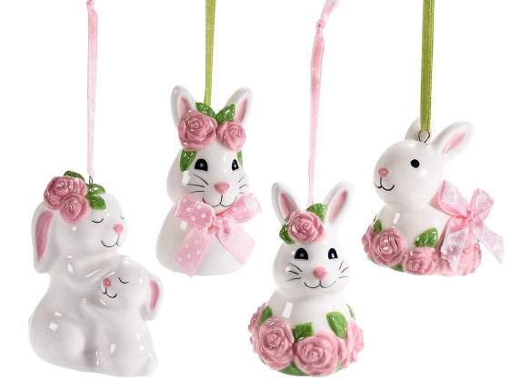 Coniglio in ceramica lucida da appendere con rose in rilievo