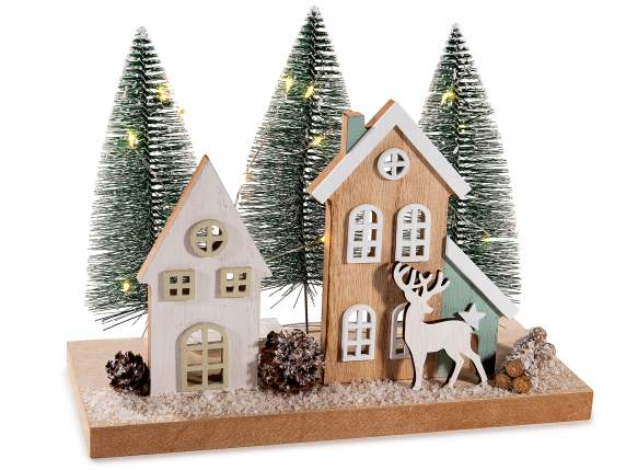 Paesaggio natalizio in legno con alberelli con luci LED