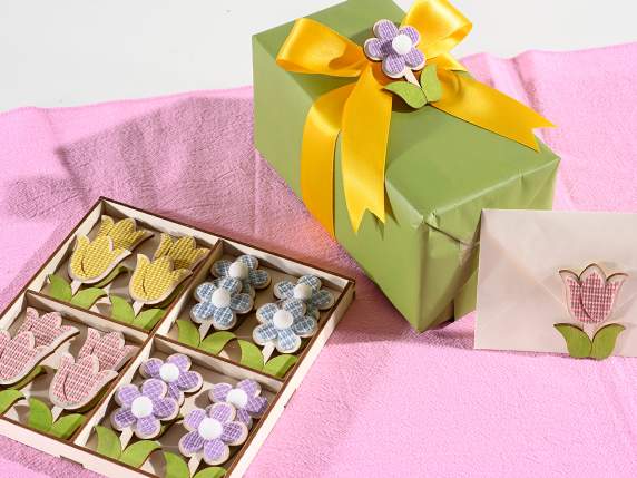 Espositore 16 fiori in panno colorato e legno con biadesivo