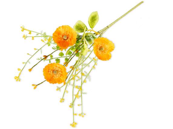 Mazzolino di ranuncoli e fiori artificiali