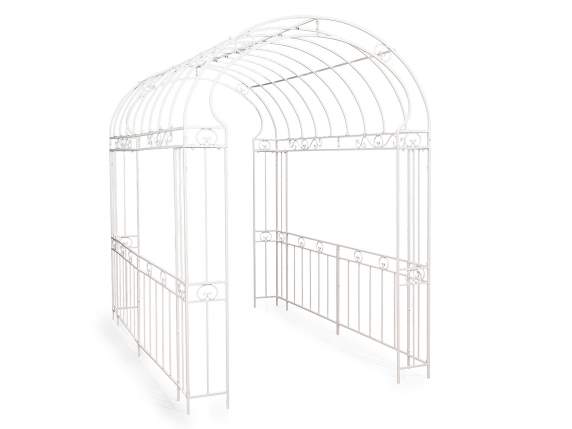 Gazebo in metallo bianco con decori laterali e tetto ad arco