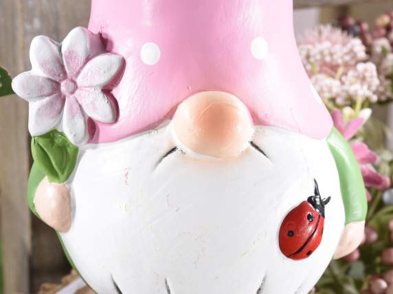 Gnomo terracotta colorata con cappello, fiore e coccinella