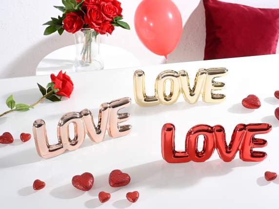 Scritta Love in ceramica colorata con effetto metallizzato