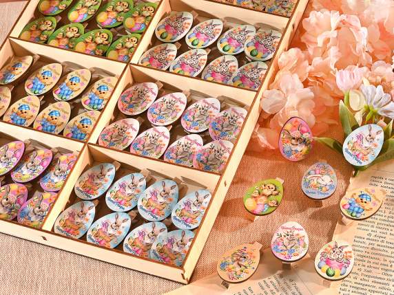 Espositore con 72 mollette in legno a ovetto pasquale