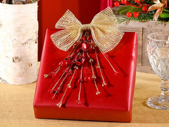 Rametto di bacche rosse, gemme dorate e campanelle