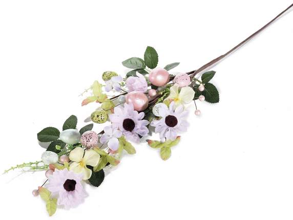 Ramo di uova colorate e fiori artificiali