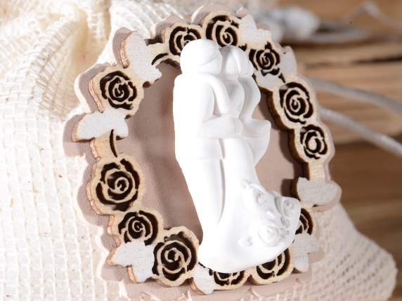 Sacchetto a rete con decoro legno, sposi in gesso e tirante