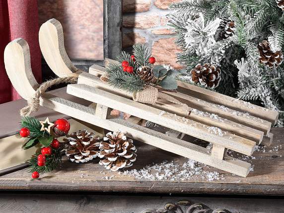 Slitta in legno naturale con rametto decorativo e cordino