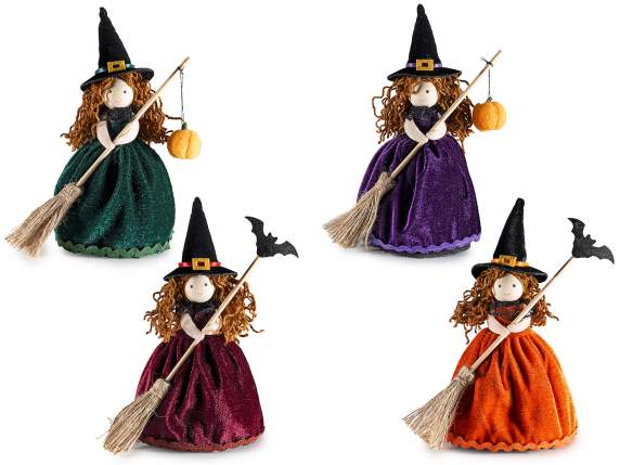 Befana-strega abito velluto, scopetta e decoro da appoggiare