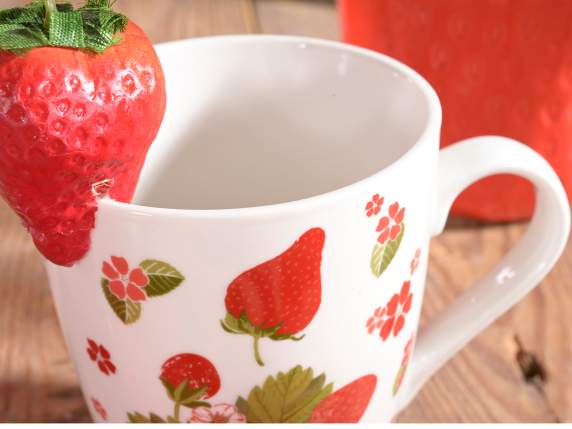 Tazza in porcellana con decoro  Fragole