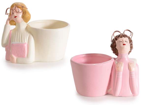 Vasetto in ceramica colorata con donna con occhiali