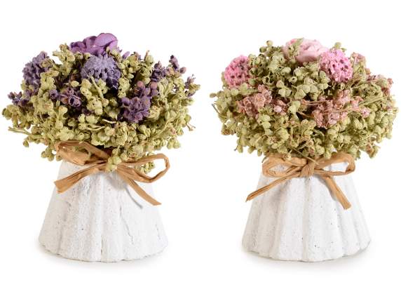 Vasetto con fiori, rose artificiali e fiocco rafia