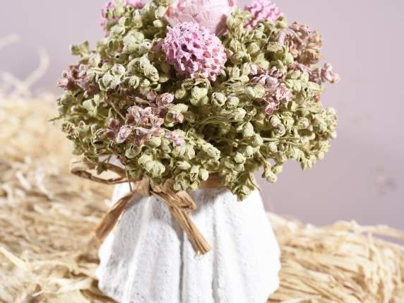 Vasetto con fiori, rose artificiali e fiocco rafia