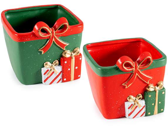 Vaso natalizio in terracotta a pacchetto regalo con decori