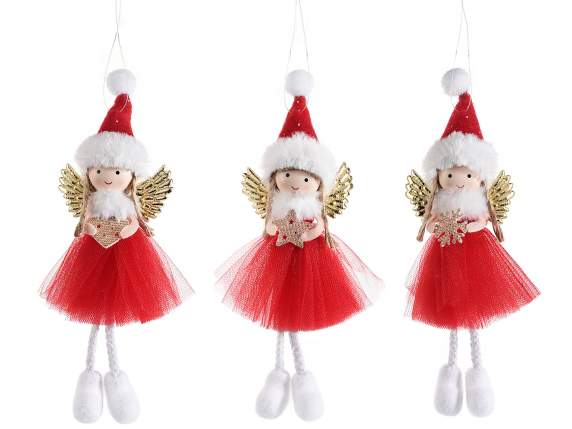 Ange aux longues jambes avec une robe en tulle rouge