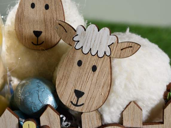 Mouton en bois et laine avec fleur colorée pour se reposer
