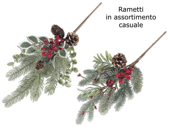 Lanterne avec bougie LED et branche de pin avec baies