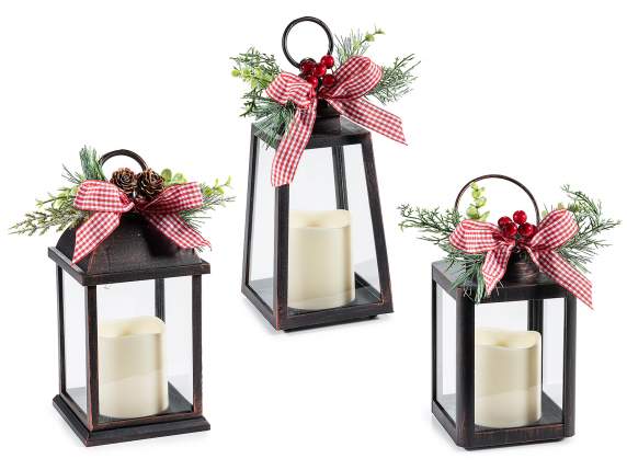 Lanterne avec bougie LED, bouquet daiguilles de pin et nœud