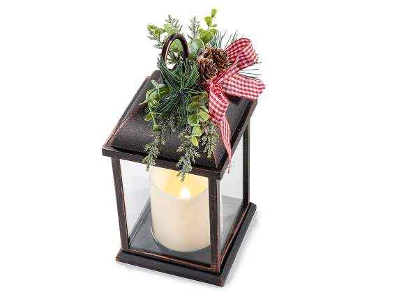 Lanterne avec bougie LED, bouquet daiguilles de pin et nœud