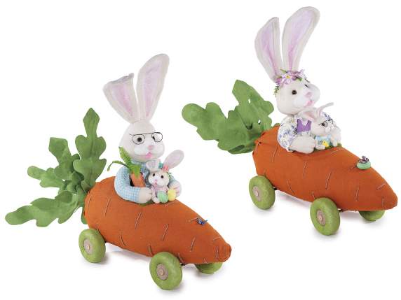Grand lapin en fausse fourrure avec bébé dans une voiture ca