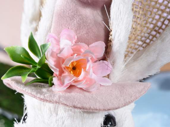 Conejito blanco en fibra natural con adornos florales