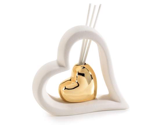 Corazón de porcelana con corazón dorado y varilla aromática.