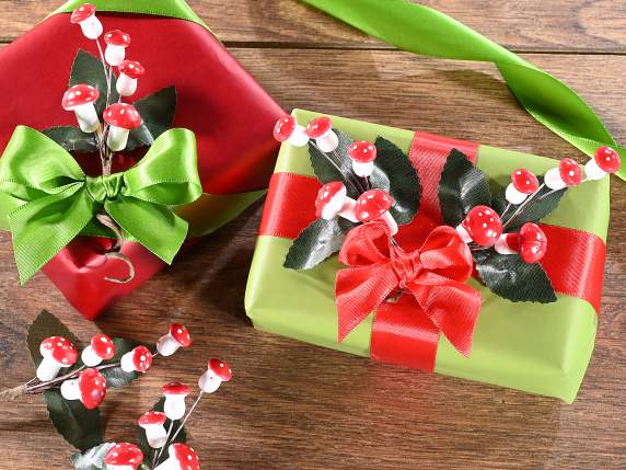 Ramo de setas y hojas artificiales