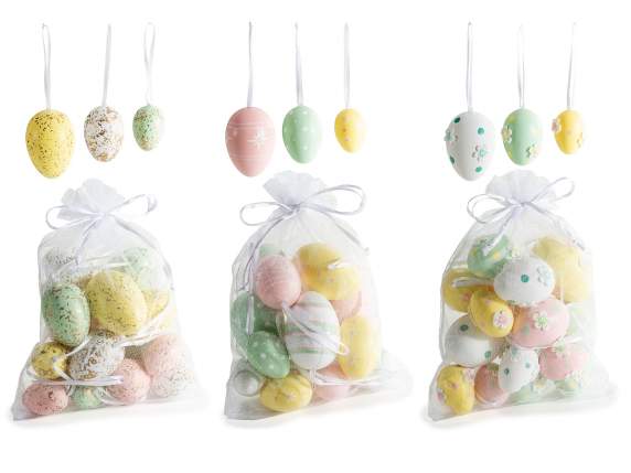 Pachet de 16 ouă artificiale agățate într-o pungă de organza