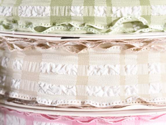 Panglica din material textil de 25 mm cu efect de volane