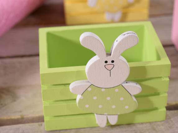 Panier en bois avec lapin