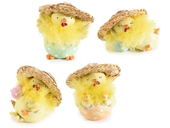 Pollito de resina coloreada con sombrero de paja y plumas
