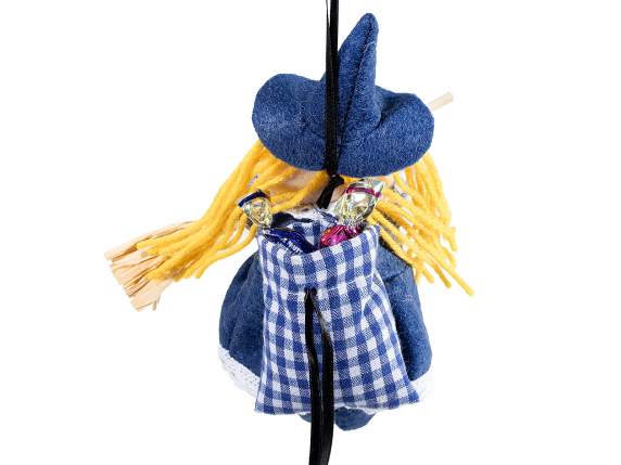 Befana suspendue en tissu avec balai et sac de bonbons