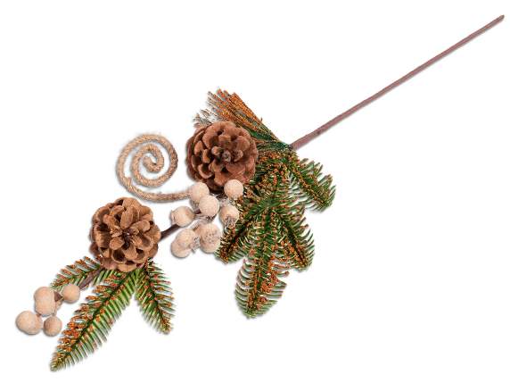 Creanga de pin cu conuri de pin, fructe de padure i detalii