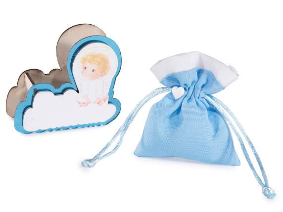 Adorno de nacimiento de madera con bolsa azul con cordón