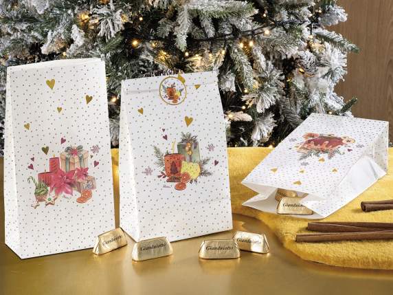 Sac en papier avec décorations de Noël sucrées