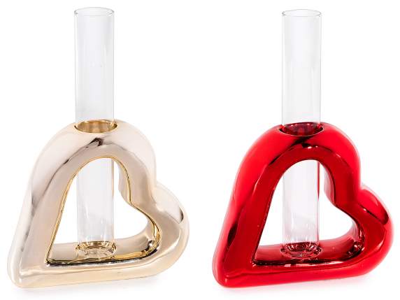 Coeur en céramique colorée avec tube à essai en verre