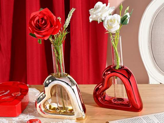 Coeur en céramique colorée avec tube à essai en verre