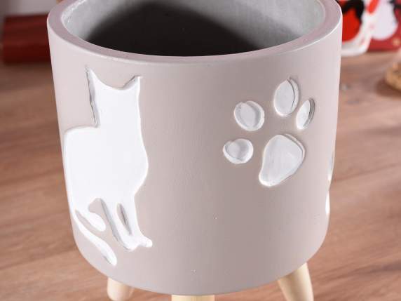 Vase en ciment sur trépied en bois avec décor de chat