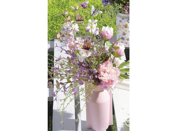 Bouquet de fleurs sauvages artificielles avec papillon