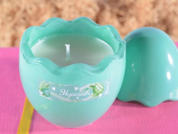 Bougie parfumée dans un bocal en verre coloré