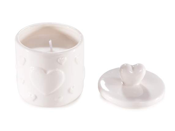 Bougie parfumée dans un pot en porcelaine avec couvercle