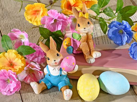 Lapin de Pâques en résine colorée avec œuf à placer