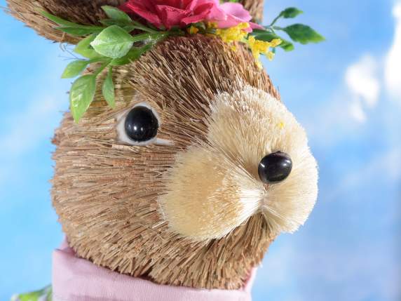 Lapin en fibre naturelle sur skateboard