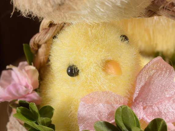 Lapin en fibre naturelle avec noeud, fleurs et décorations