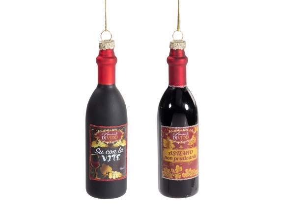 Bouteille de vin en verre suspendue