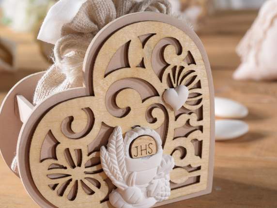 Coeur en bois avec décoration de communion en plâtre et sac