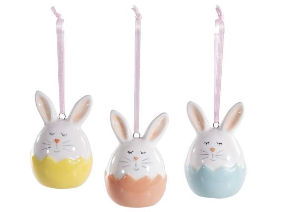 Lapin en céramique dans loeuf à suspendre